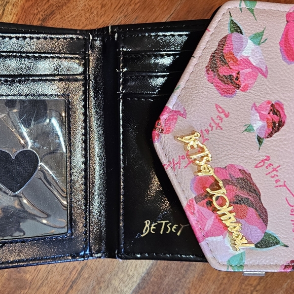 BETSEY JOHNSON FLORAL TRI FOLD PEBBLED LEATHER WALLET - Picture 4 of 8